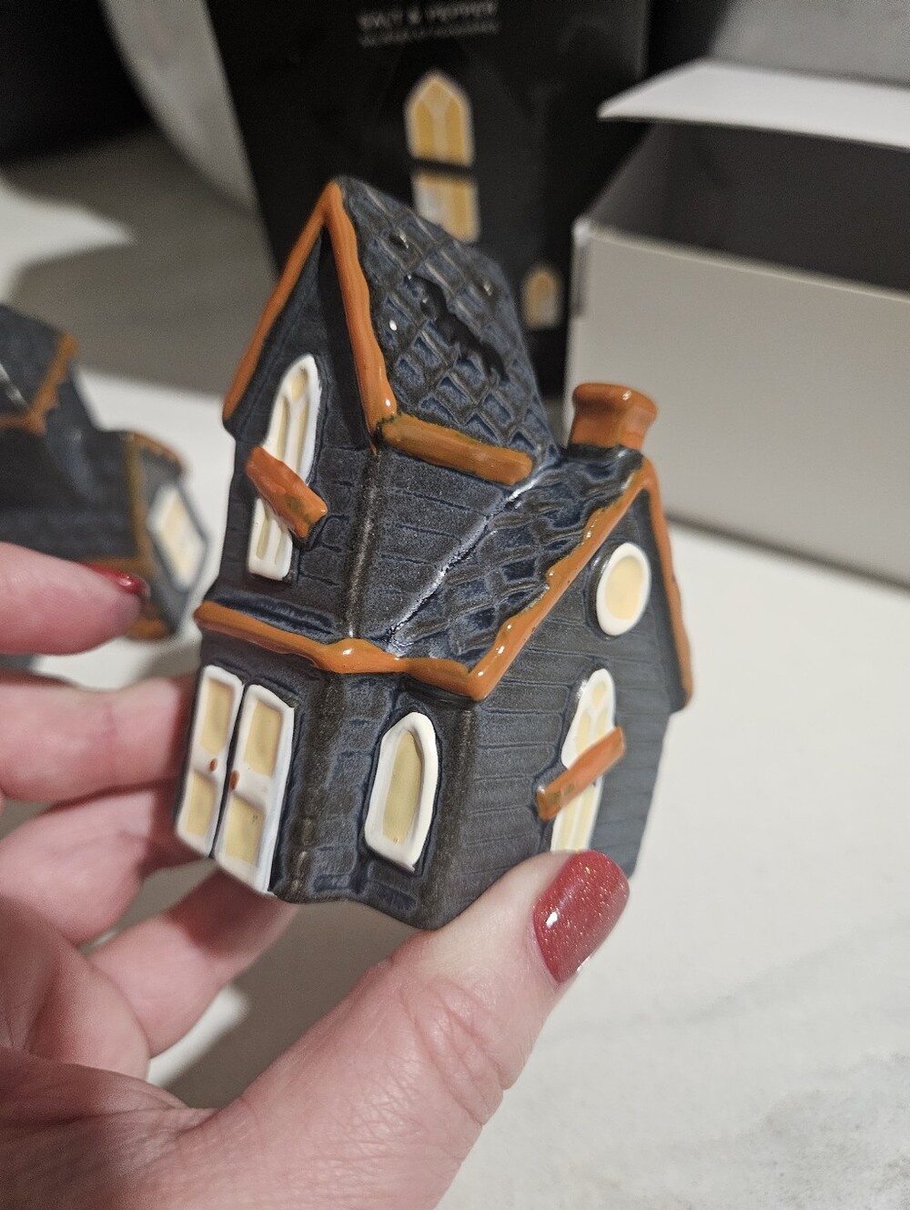 Haunted House Salt And Pepper Shakers - Picture 7 of 7